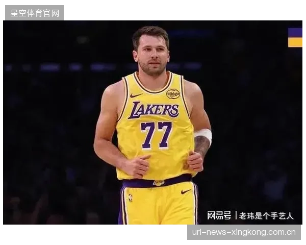 里夫斯高度评价东契奇：联盟顶尖进攻组织核心，与约基奇等少数球星比肩